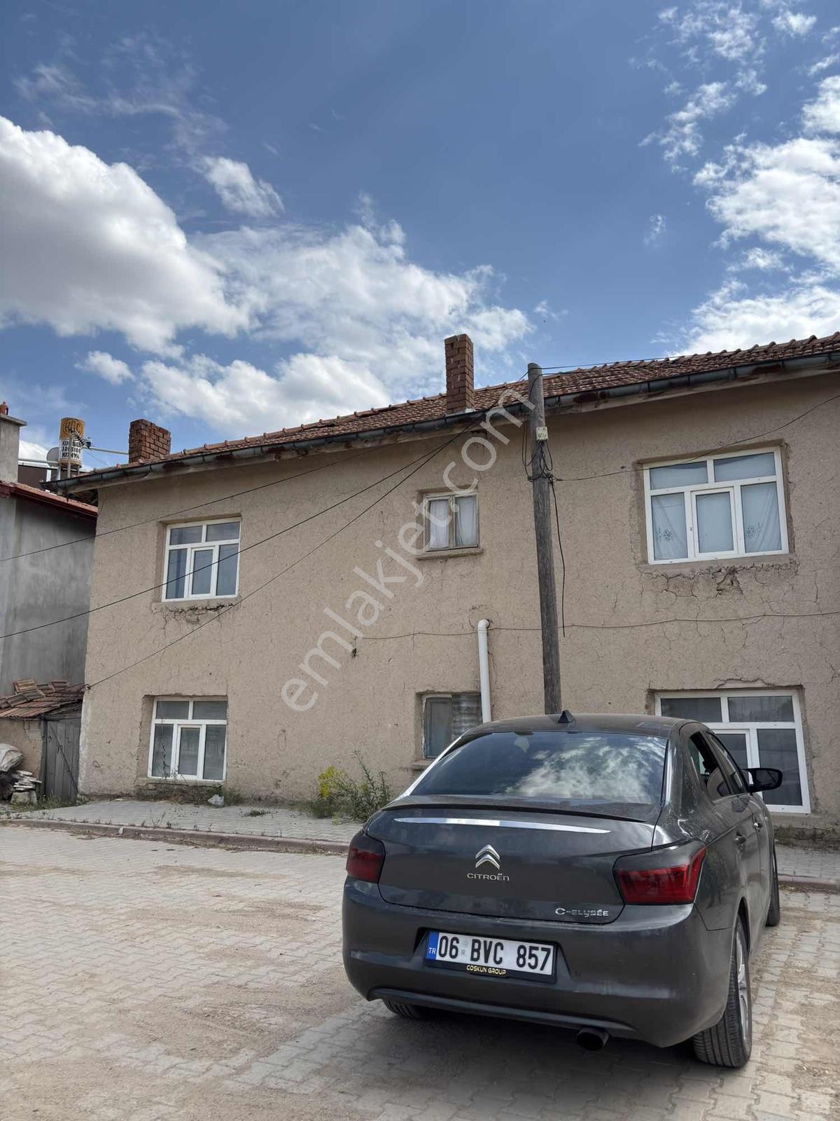 Meram Kaşınhanı Mahallesinde Satılık Müstakil Ev Ve Arsa