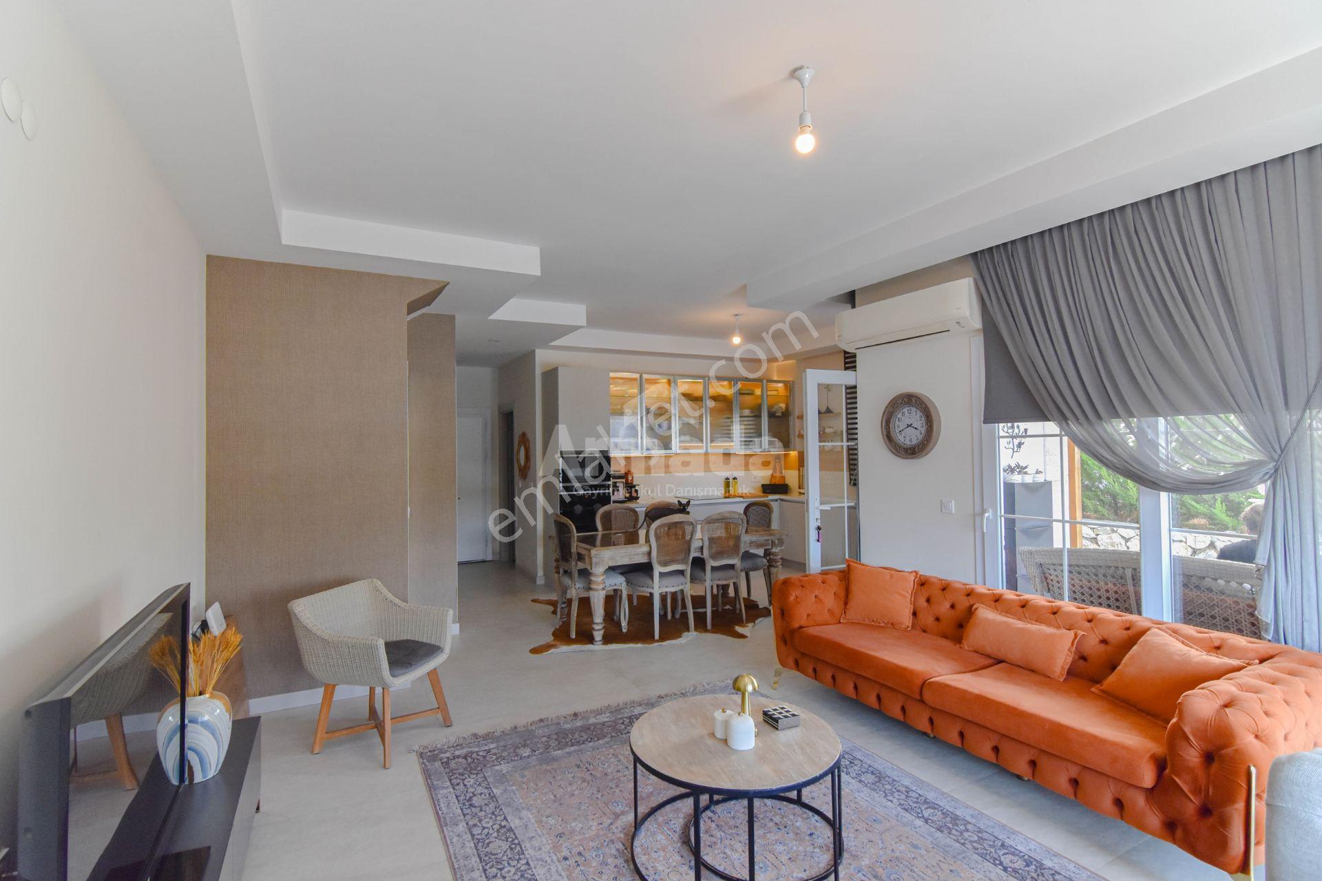 Kuşadası Değirmendere Avm Bölgesinde Özel Havuzlu 3+1 Villa