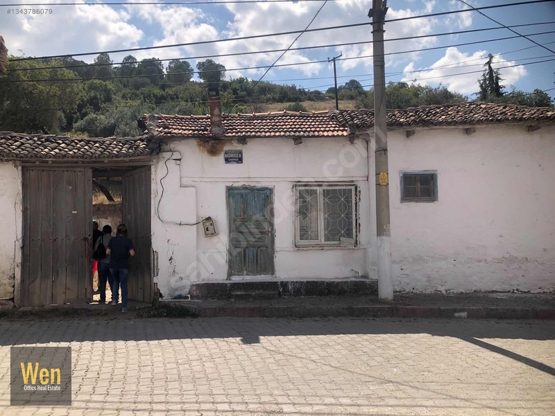 Kınık Yayakent'te 932 M2 İçinde Doğa İle İç İçe Satılık Köy Evi