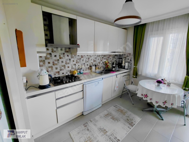 İstinye Park Yakını Deniz Manzaralı 3+1 Kiralık Daire