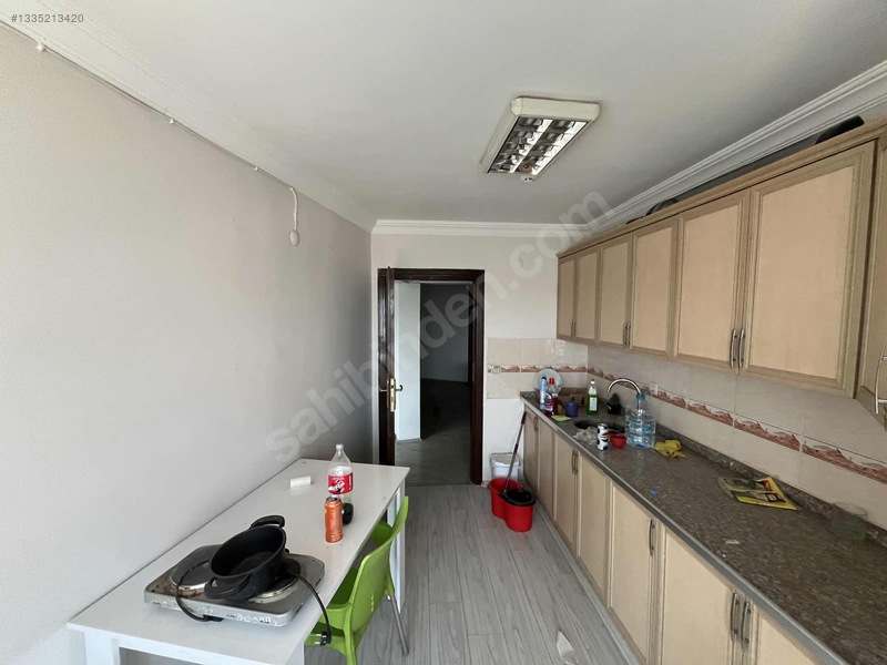 Kardeşler Emlaktan Gazicaddesi Belediyeişmerkezi Ofis Acilsatlık — fotoğraf 22