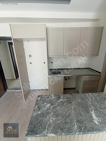 Ana Cadde Üzerinde Geniş Oturumlu Yatay Mimari 1+1 Daire — fotoğraf 3