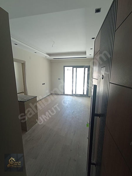 Ana Cadde Üzerinde Geniş Oturumlu Yatay Mimari 1+1 Daire — fotoğraf 9