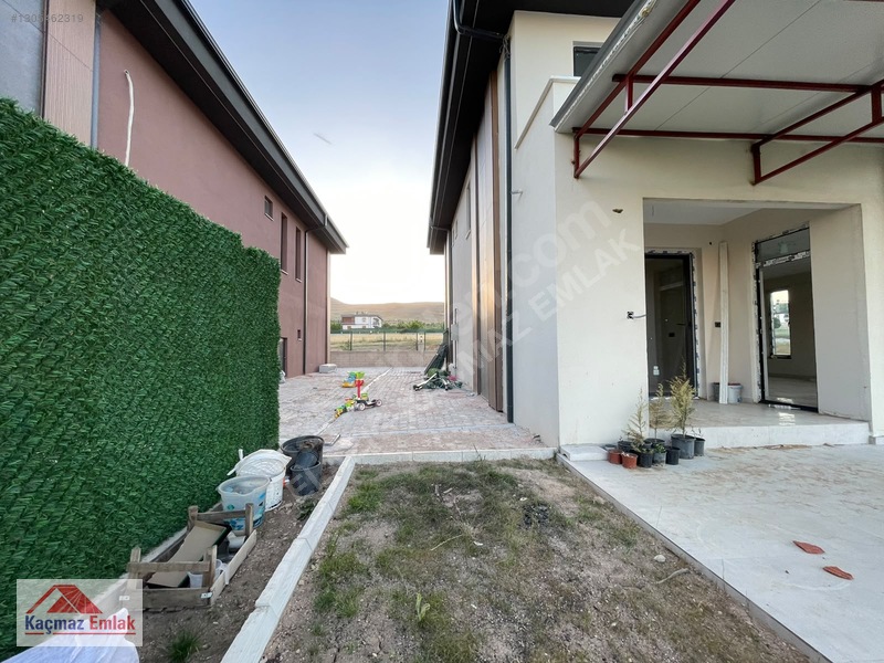 Kaçmaz Emlak'tan Hilalkent'te Satılık Fırsat Lüks Villa ! — fotoğraf 3