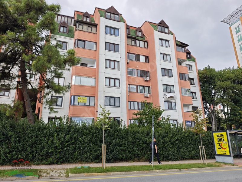 Bahçeşehir Merkezde Bakımlı B Tipi 3+1 Kiralık Daire