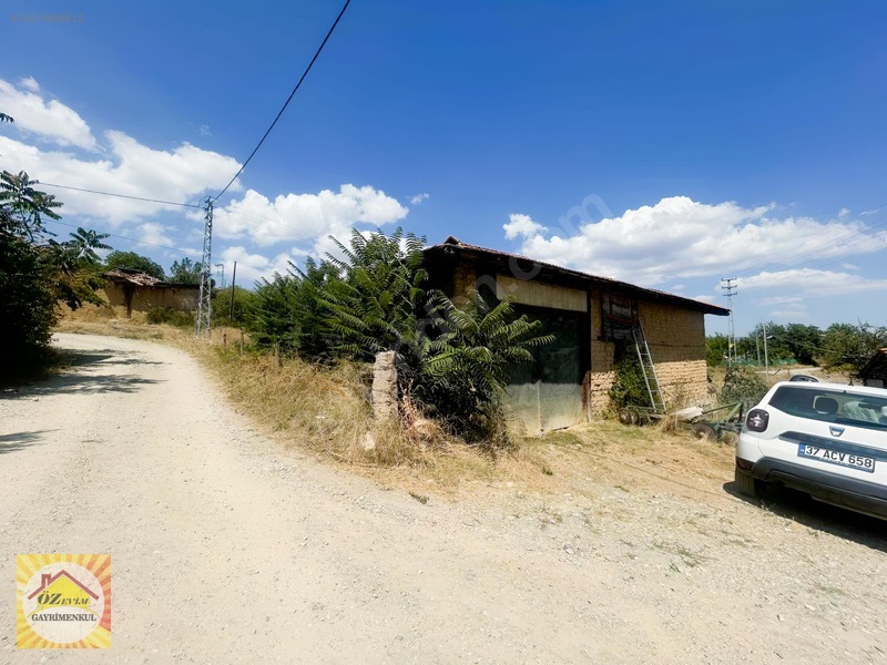 Özevimden Şehre Yakın Taşköprü Yolu Üzerinde Samanlık Ve Arsa — fotoğraf 4
