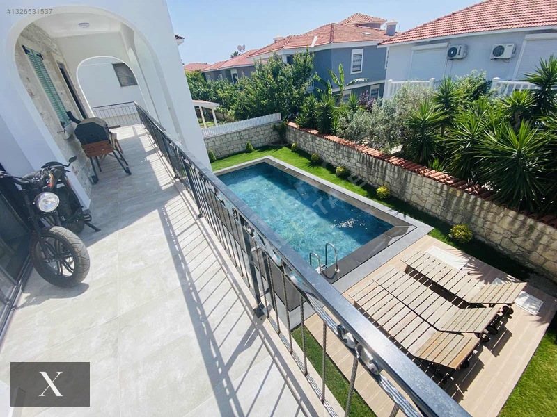 Alaçatı Sakızlar | 350 M² Havuzlu Lüks Villa | Müştemilatlı — fotoğraf 2