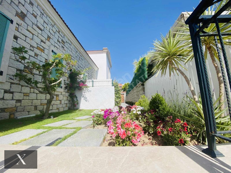 Alaçatı Sakızlar | 350 M² Havuzlu Lüks Villa | Müştemilatlı — fotoğraf 6