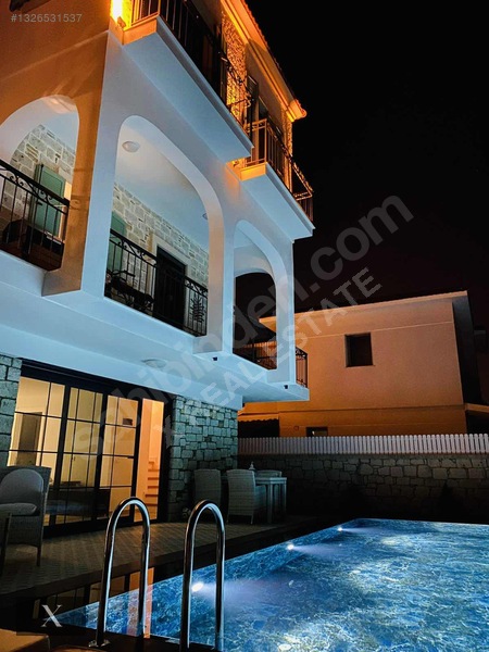Alaçatı Sakızlar | 350 M² Havuzlu Lüks Villa | Müştemilatlı — fotoğraf 12