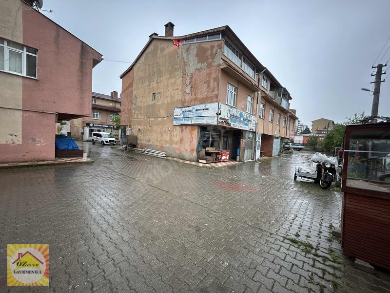 Özevimden Kuzeykent Modern Çarşıda Satılık Üç Katlı Bina — fotoğraf 2