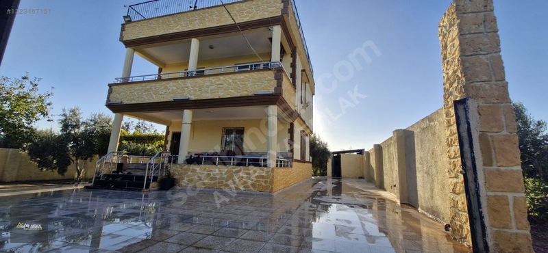 Oguzeli Gürsuda Satılık Bağ Evi Havuzlu 1750 M2