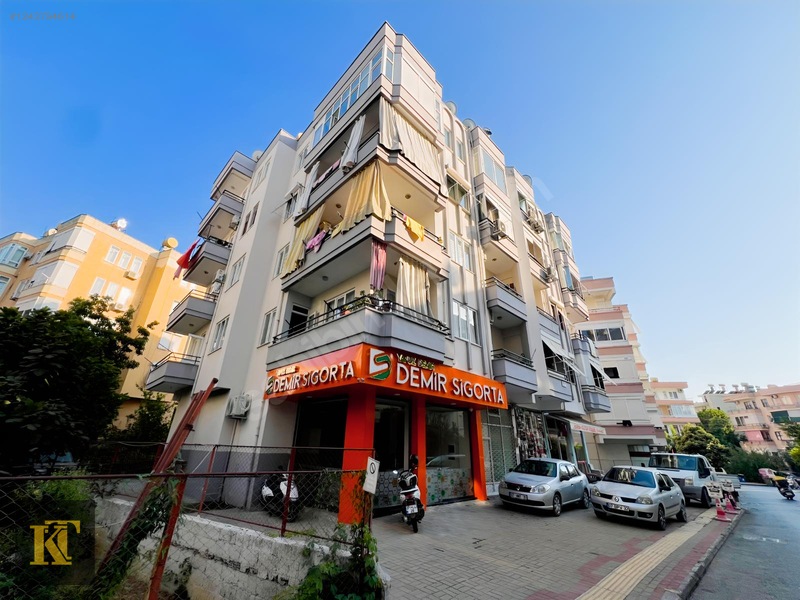 Alanya Merkezde Satılık 3+1 Ayrı Mutfak Denize Yakın Geniş Daire