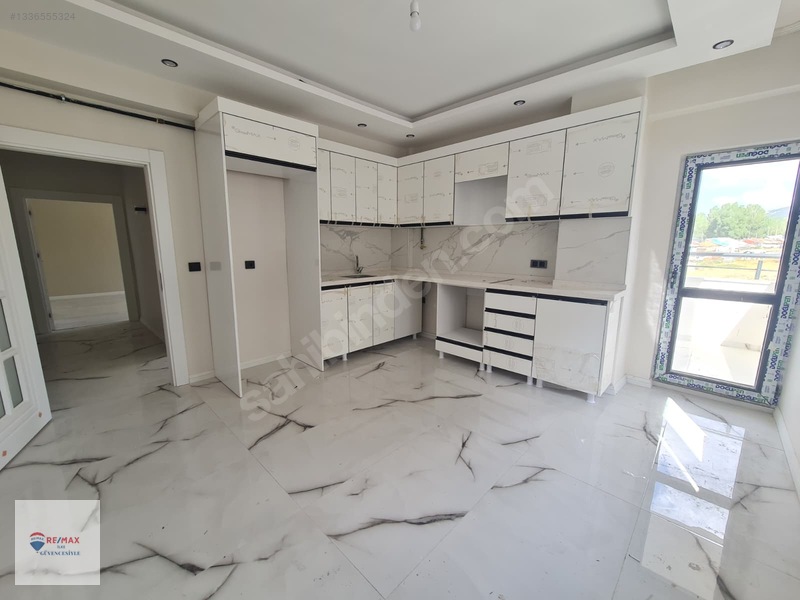 Remax İlke'den Yunusemre'de 3+1 Lüks Kiralık Daire — fotoğraf 2