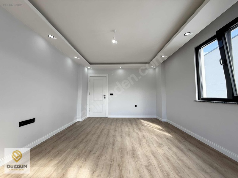 Tuzla Cad. Altı Asansörlü 85 M² Lüks 2+1 Satılık Daire