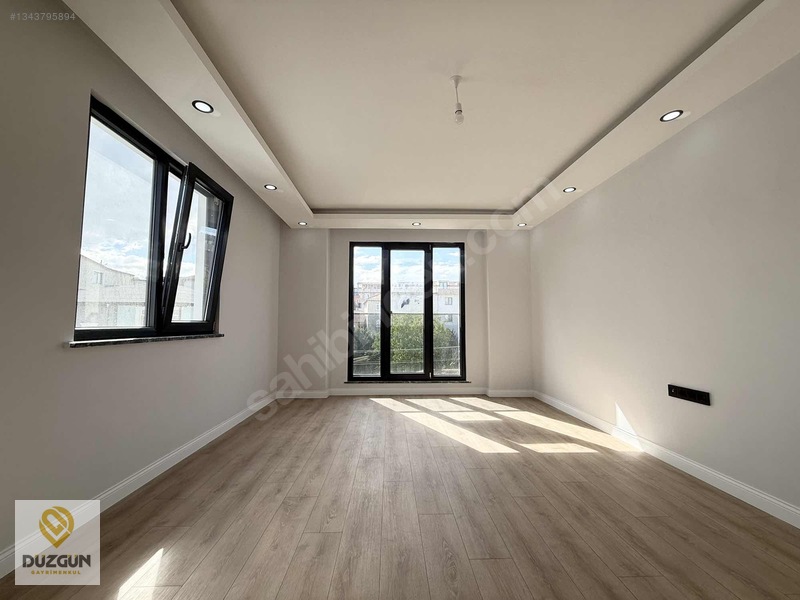 Tuzla Cad. Altı Asansörlü 85 M² Lüks 2+1 Satılık Daire — fotoğraf 2