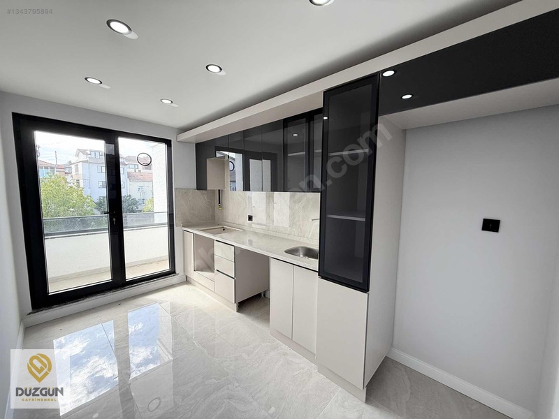 Tuzla Cad. Altı Asansörlü 85 M² Lüks 2+1 Satılık Daire — fotoğraf 9