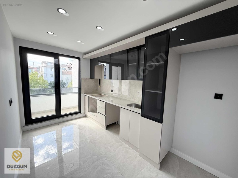 Tuzla Cad. Altı Asansörlü 85 M² Lüks 2+1 Satılık Daire — fotoğraf 10