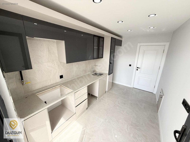 Tuzla Cad. Altı Asansörlü 85 M² Lüks 2+1 Satılık Daire — fotoğraf 12
