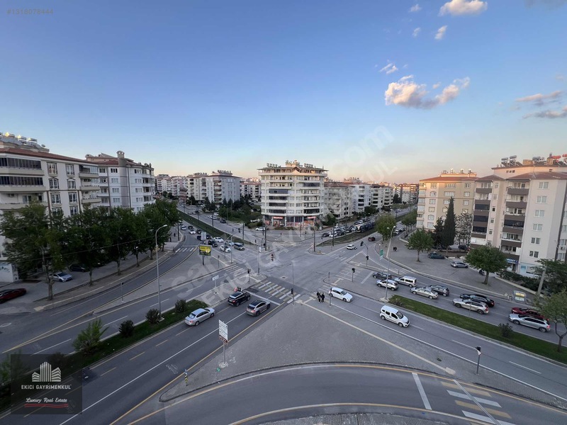 Ekici'den Osmangazi'de Ana Cadde Üzeri Full Bakımlı 3+1 Daire — fotoğraf 7