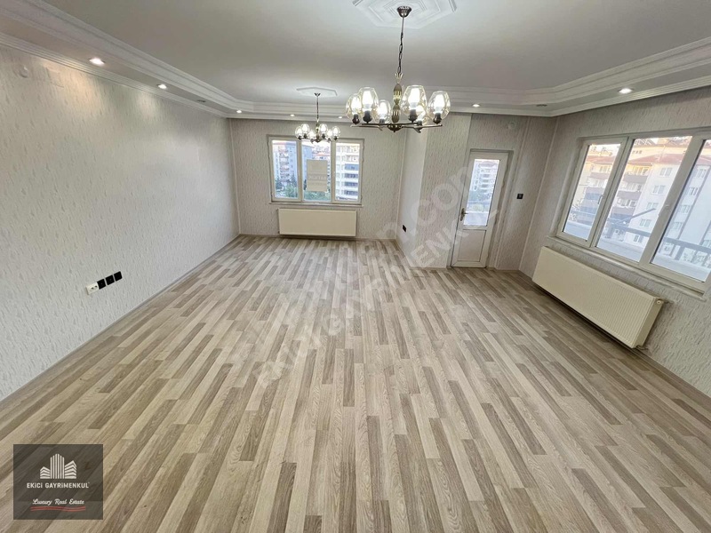 Ekici'den Osmangazi'de Ana Cadde Üzeri Full Bakımlı 3+1 Daire — fotoğraf 11