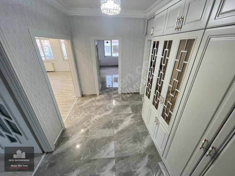 Ekici'den Osmangazi'de Ana Cadde Üzeri Full Bakımlı 3+1 Daire — fotoğraf 16