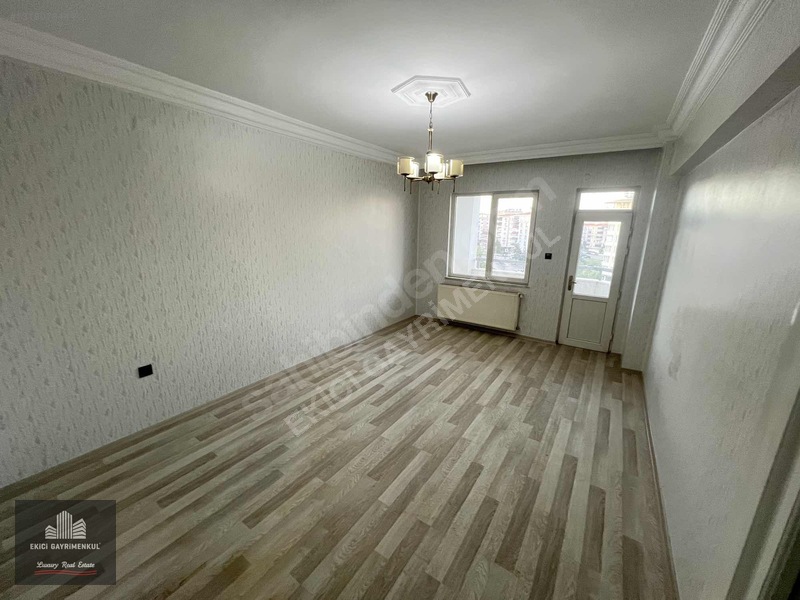 Ekici'den Osmangazi'de Ana Cadde Üzeri Full Bakımlı 3+1 Daire — fotoğraf 17
