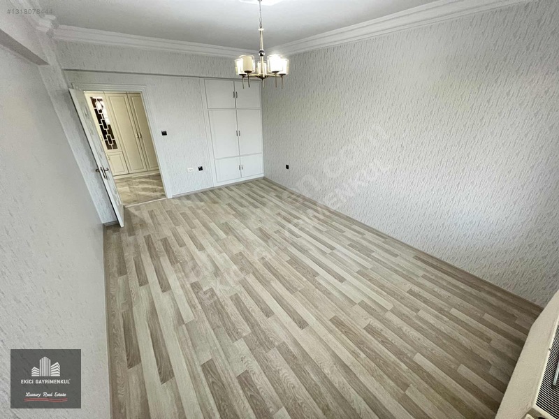 Ekici'den Osmangazi'de Ana Cadde Üzeri Full Bakımlı 3+1 Daire — fotoğraf 22