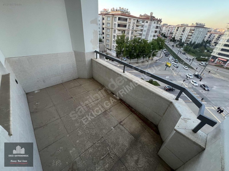 Ekici'den Osmangazi'de Ana Cadde Üzeri Full Bakımlı 3+1 Daire — fotoğraf 23
