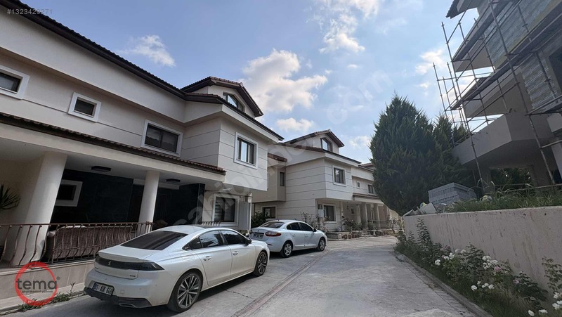 Çukurova Kabasakalda Fourlex Bahçeli Lüks Satılık Villa