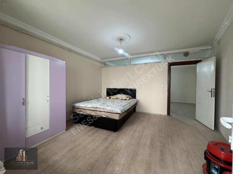 Van Yapı Emlak'Tan Satılık 1 + 1 Eşyalı Daire Balkonlu