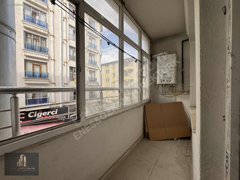 Van Yapı Emlak'tan Satılık 1 + 1 Eşyalı Daire Balkonlu — fotoğraf 2