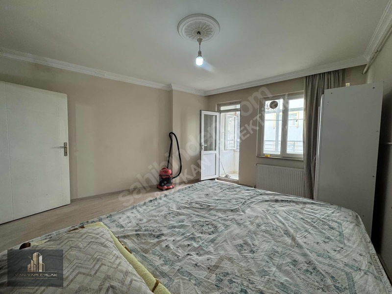 Van Yapı Emlak'tan Satılık 1 + 1 Eşyalı Daire Balkonlu — fotoğraf 3