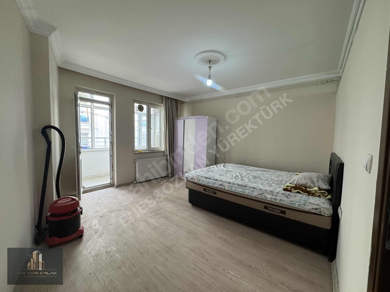 Van Yapı Emlak'tan Satılık 1 + 1 Eşyalı Daire Balkonlu — fotoğraf 4