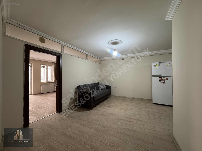 Van Yapı Emlak'tan Satılık 1 + 1 Eşyalı Daire Balkonlu — fotoğraf 5