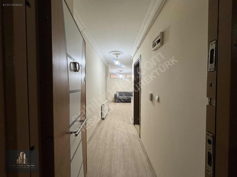 Van Yapı Emlak'tan Satılık 1 + 1 Eşyalı Daire Balkonlu — fotoğraf 6
