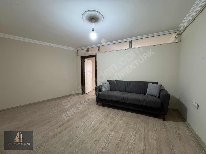 Van Yapı Emlak'tan Satılık 1 + 1 Eşyalı Daire Balkonlu — fotoğraf 8