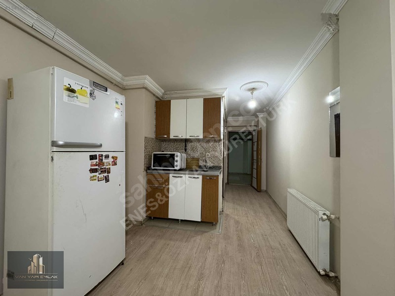 Van Yapı Emlak'tan Satılık 1 + 1 Eşyalı Daire Balkonlu — fotoğraf 9