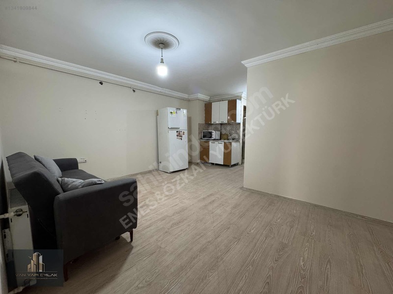 Van Yapı Emlak'tan Satılık 1 + 1 Eşyalı Daire Balkonlu — fotoğraf 10