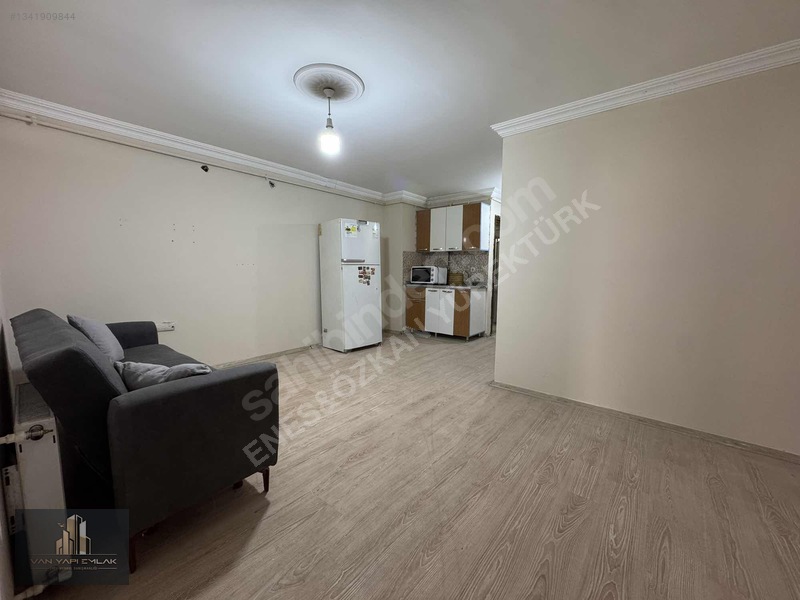 Van Yapı Emlak'tan Satılık 1 + 1 Eşyalı Daire Balkonlu — fotoğraf 11