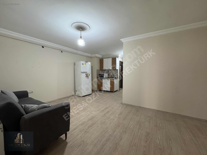 Van Yapı Emlak'tan Satılık 1 + 1 Eşyalı Daire Balkonlu — fotoğraf 12