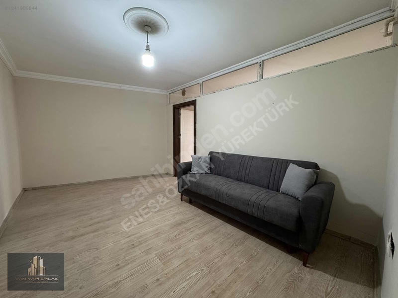 Van Yapı Emlak'tan Satılık 1 + 1 Eşyalı Daire Balkonlu — fotoğraf 13