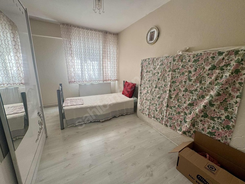Hastane Metro Yürüme Mesafesinde Eşyalı Asansörlü 3+1 Kiralık — fotoğraf 3