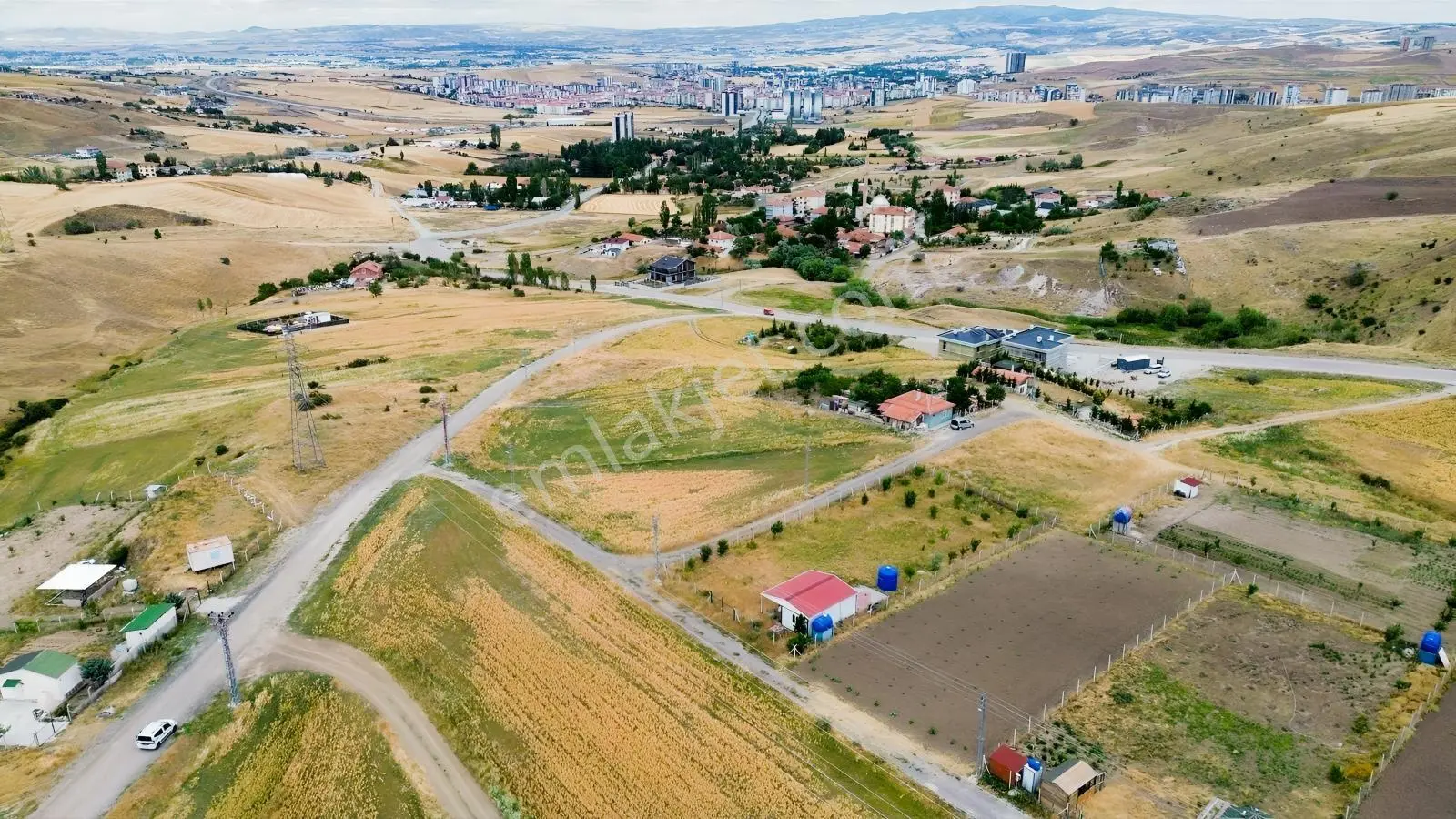 İmaremlak2'den Tek Tapu 2 Tarafı Yola Cephe 1840m2 Köşe Parsel