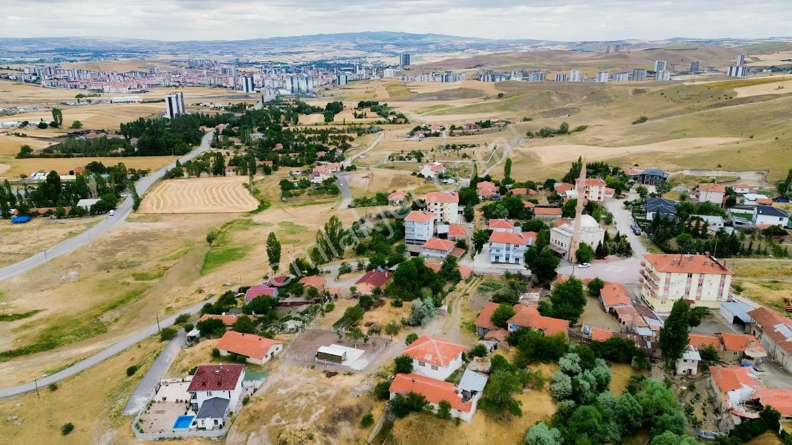 İmaremlak2'den Tek Tapu 2 Tarafı Yola Cephe 1840m2 Köşe Parsel — fotoğraf 3
