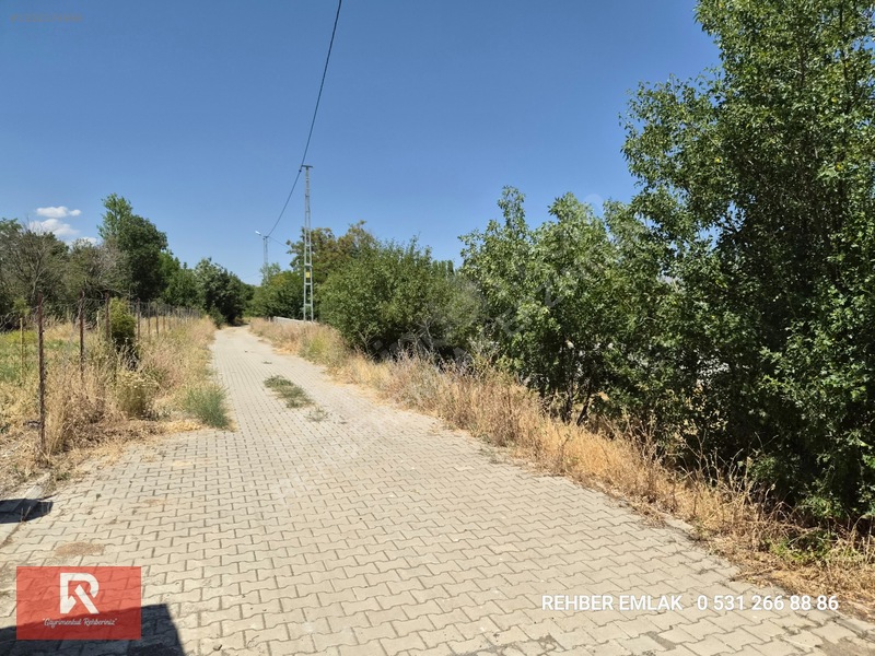Rehber Emlak'tan Aydoğdu Köyünde İmarlı 1001 M2 Arsa Önü Yol