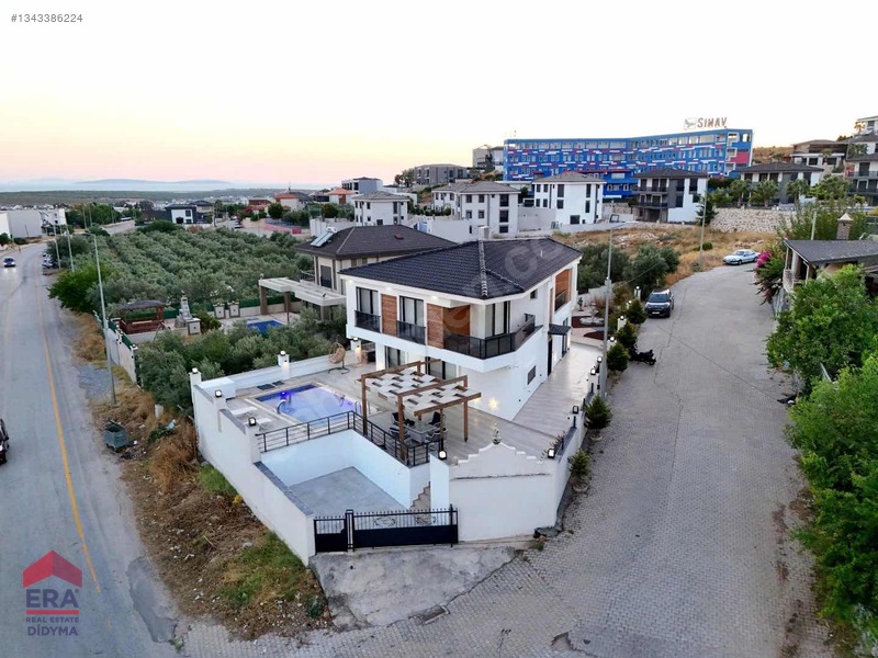 Efelerde Satılık Lüks Villa