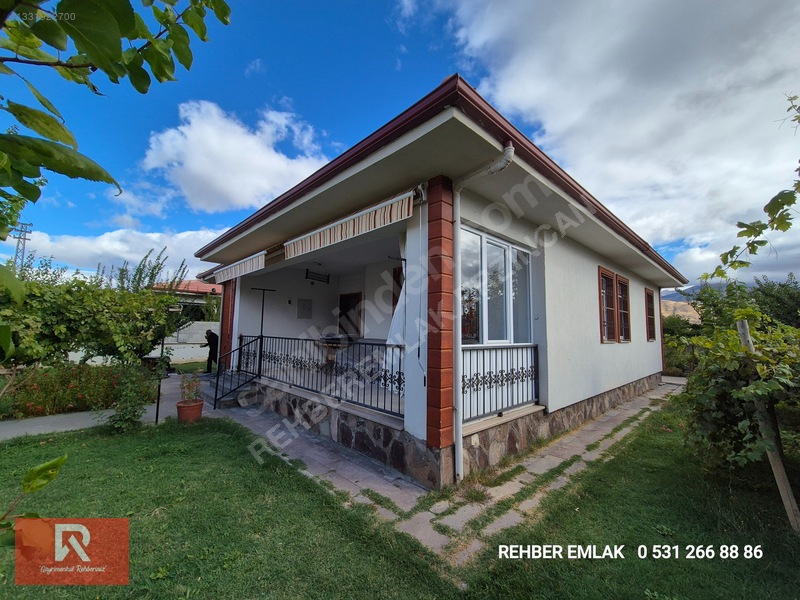 Rehber Emlak'tan Uluköy Köyünde 849 M2 Arsa İçinde Bahçeli Villa