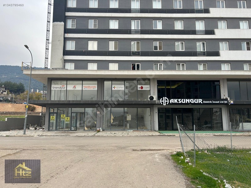 Bornova Konutları Altı 310 M2 Satılık Dükkan