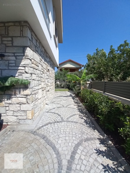 Seferihisar'da Denize 150 Mt 2+1 Satılık Villa Oturmaya Hazır