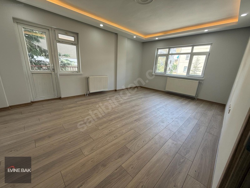 Elvan Mah.de 3+1 Ara Kat Ön Cephe Full Yapılı Masrafsız Satılık — fotoğraf 3